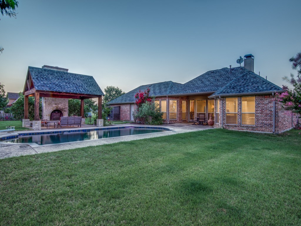 Sale Pending! Pilot Point Horse Property Sarah Boyd & Company